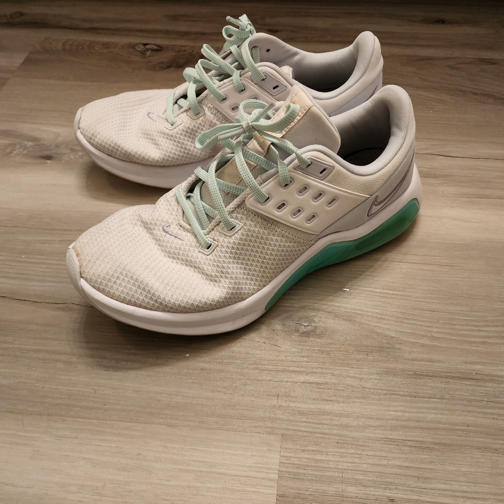 Nike tennis shoes